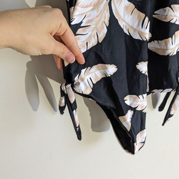 Sisstrevolution Leafy Print One Piece Side Tie Swimsuit NWT - Picture 3 of 7